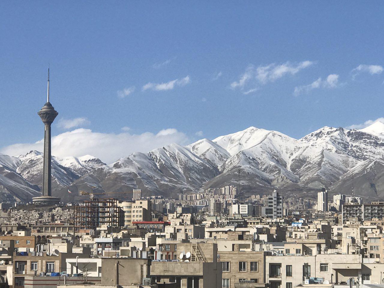 وضعیت هوای تهران ۱۴۰۱/۱۰/۲۳؛ تنفس هوای "پاک" در تهران
