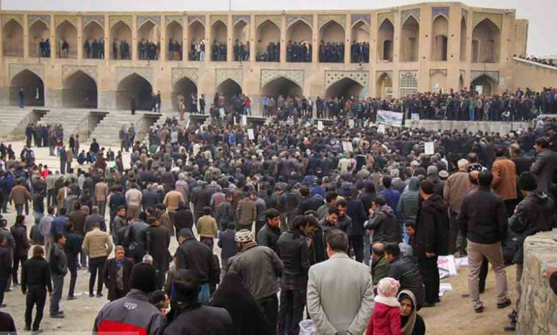ببینید | گزارش اخبار تلویزیون از اصفهان: تعداد اندکی شعار تند دادند