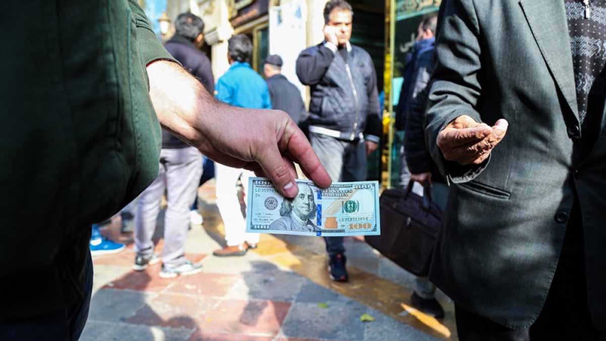 دلار تهران آماده صعود است؟
