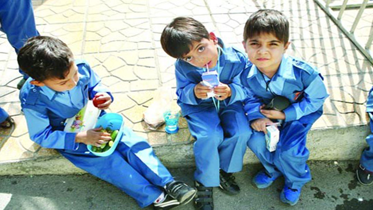 آغاز توزیع تغذیه رایگان در مدارس مناطق محروم، روستایی و عشایر