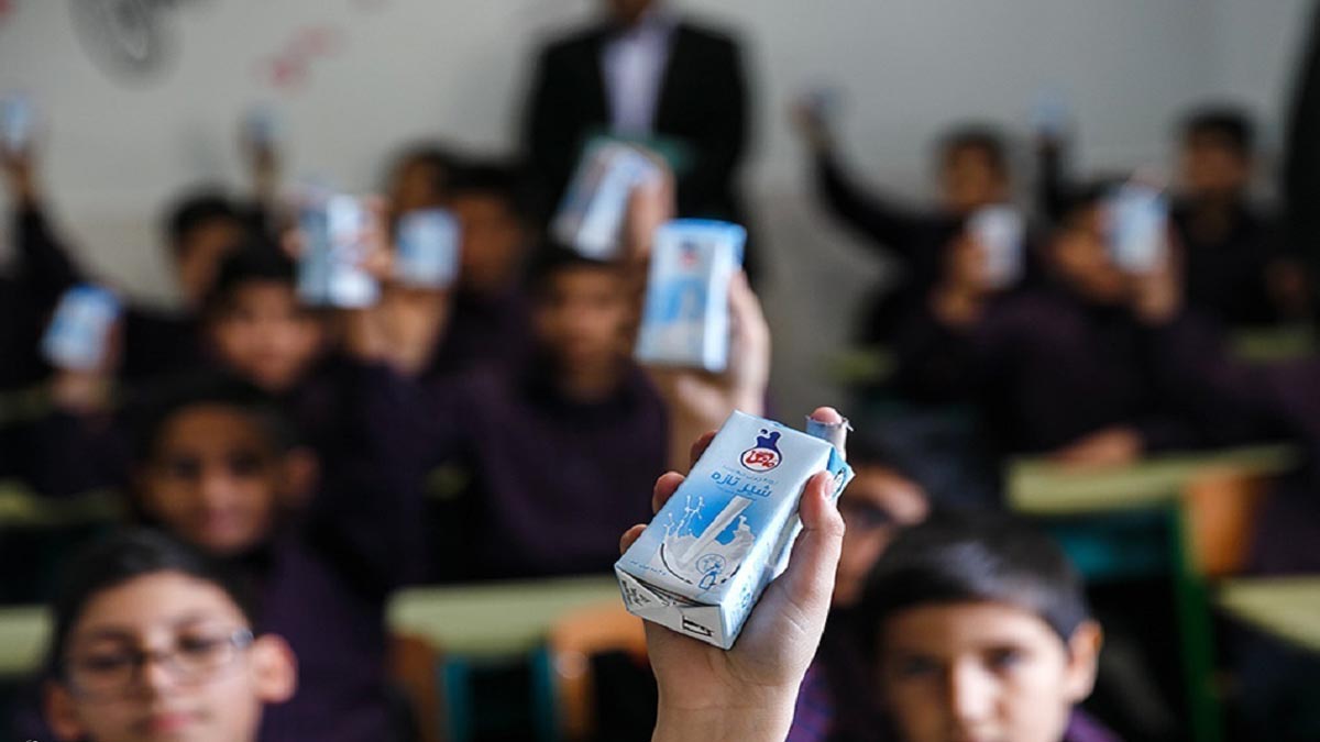 توزیع شیر رایگان دانش‌آموزی در ۸ استان تا کنون