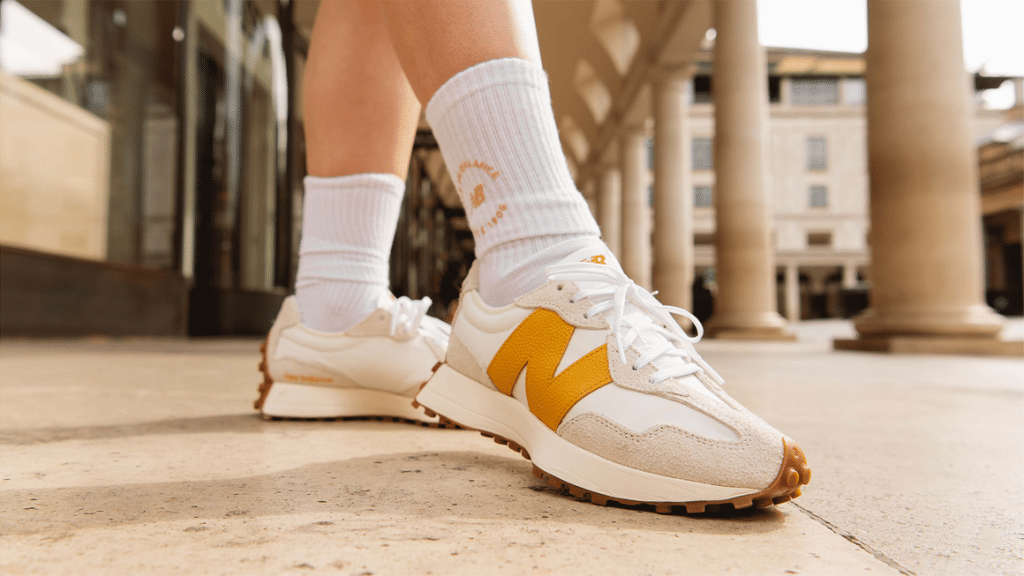کفش نیوبالنس به قدری سبک و کم وزن است که هنگام ورزش و راه رفتن احساس می کنید کفشی در پای شما وجود ندارد