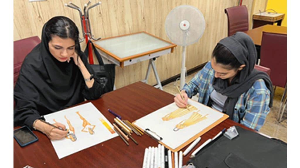 آکادمی پارس آموزشگاه خیاطی در کرج علاوه بر کلاس های خیاطی مقدماتی و تخصصی، کلاس های خصوصی طراحی لباس هم دارد