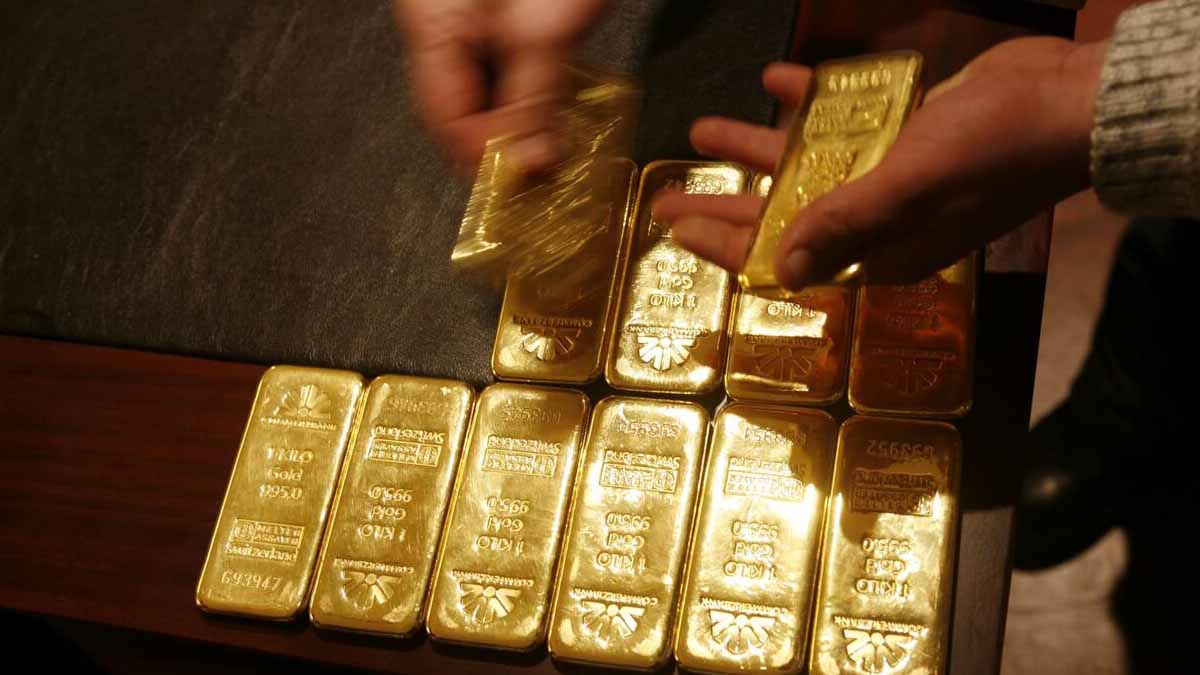قیمت جهانی طلا از اوج سقوط کرد