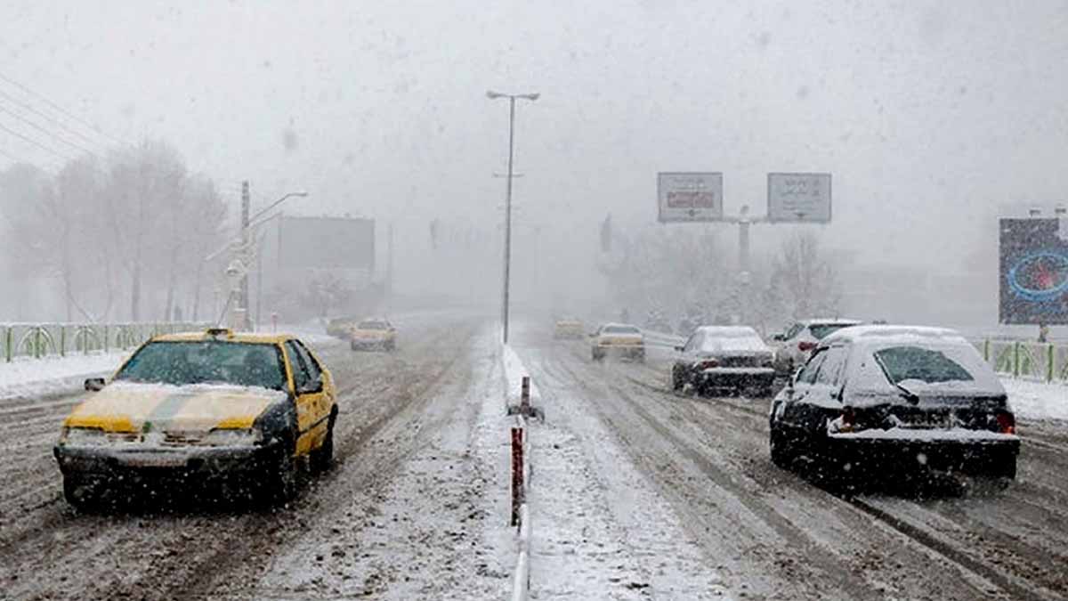بارش برف و باران در جاده‌های ۱۹ استان
