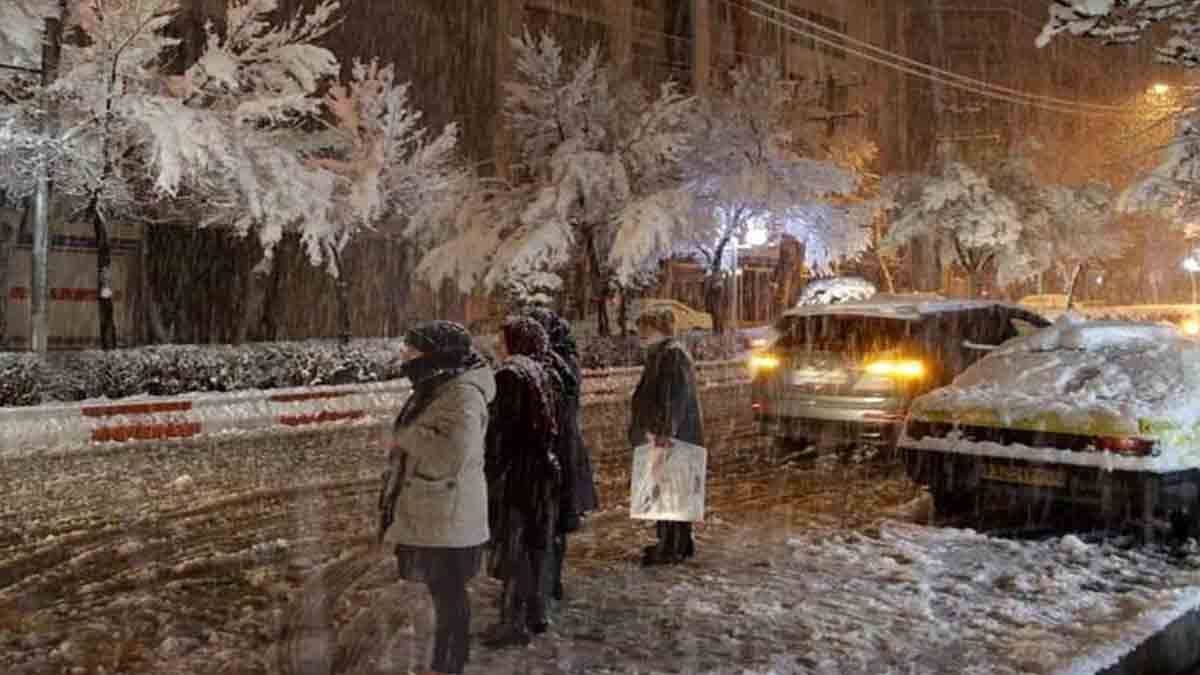 بارش برف و باران در تهران / هوای تهران سردتر می‌شود
