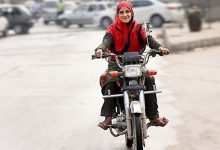 زنان گواهینامه موتورسیکلت میگیرند؟