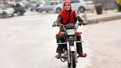 زنان گواهینامه موتورسیکلت میگیرند؟