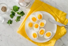 ارزش غذایی تخم مرغ چقدر است؟ – سفیده و زرده + جدول